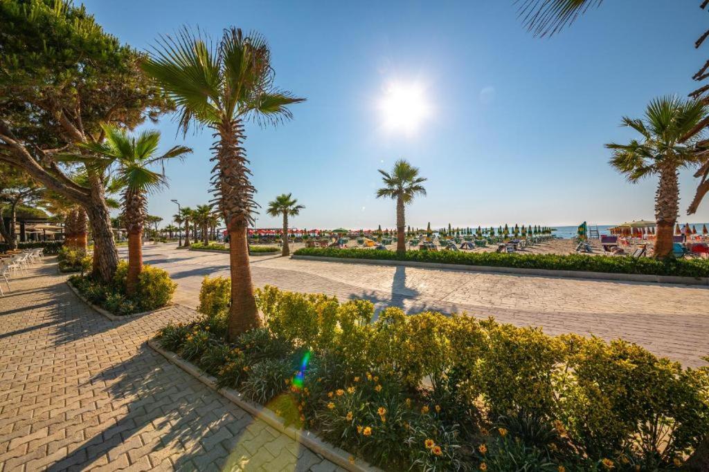 Merar Hotel Golem  Bagian luar foto