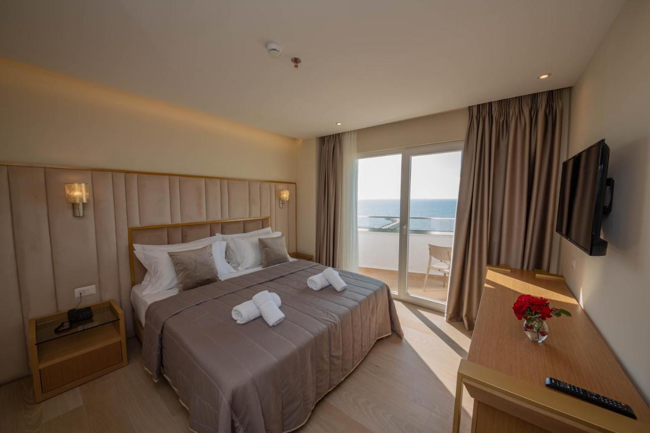 Merar Hotel Golem  Bagian luar foto