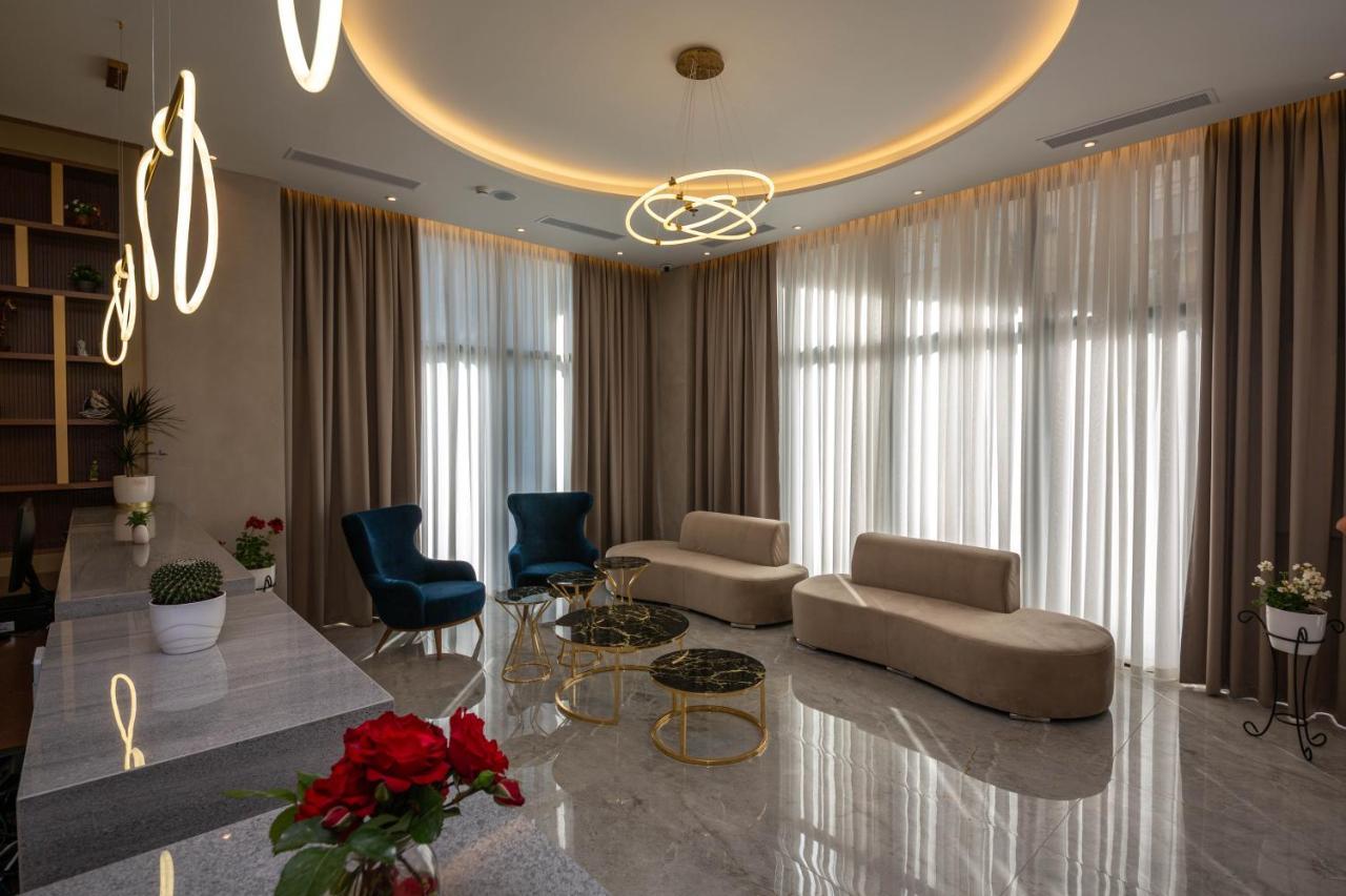 Merar Hotel Golem  Bagian luar foto