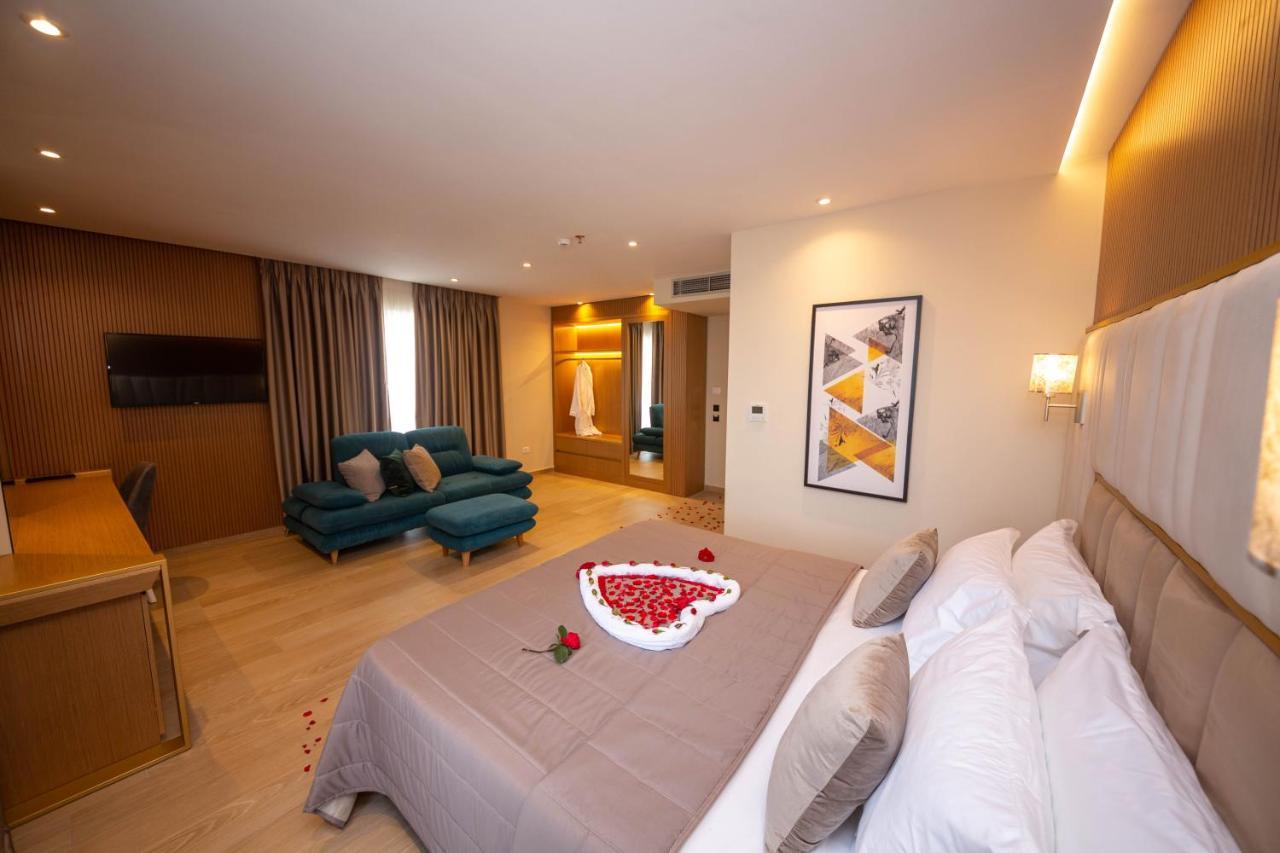 Merar Hotel Golem  Bagian luar foto