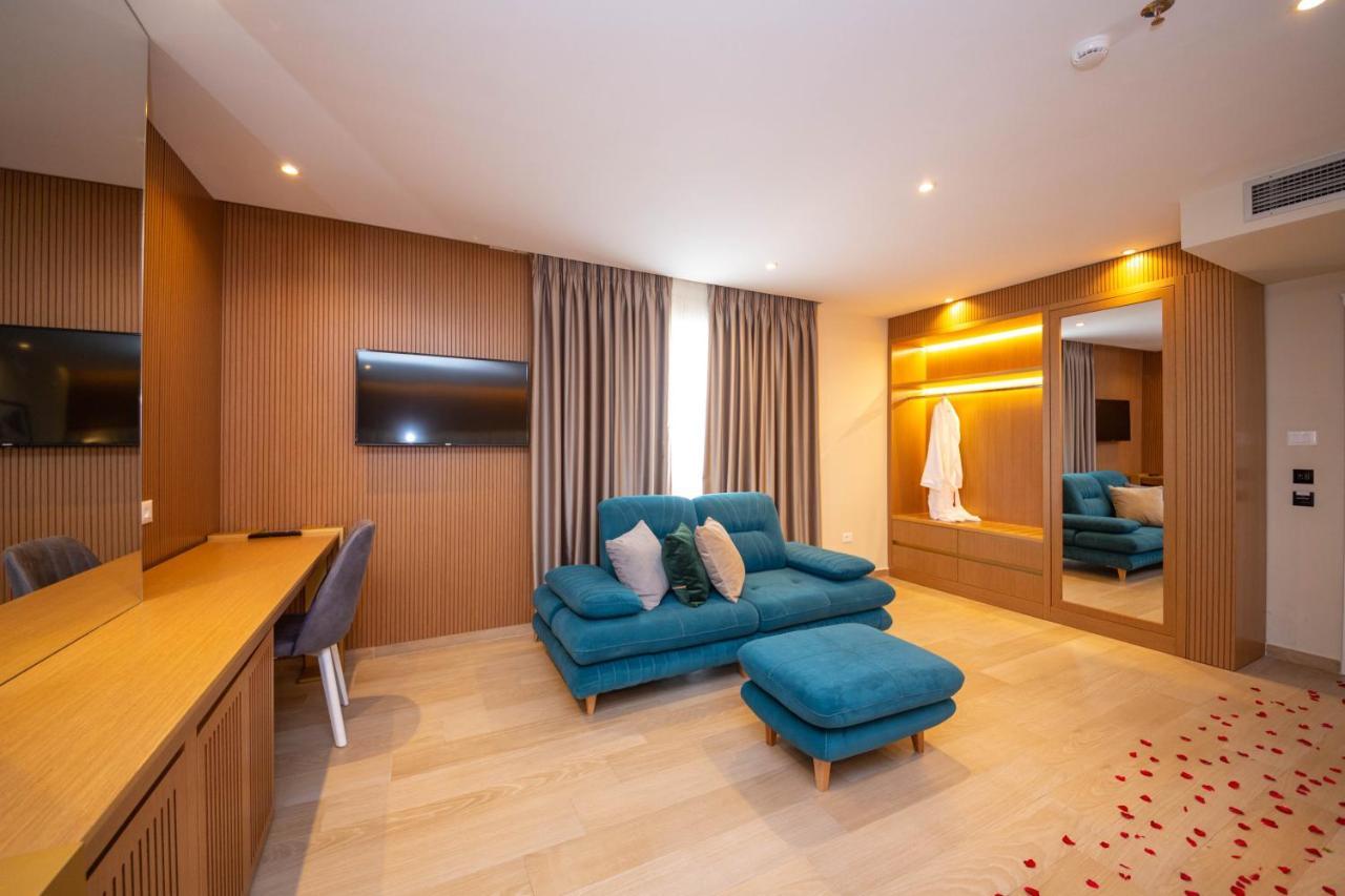 Merar Hotel Golem  Bagian luar foto