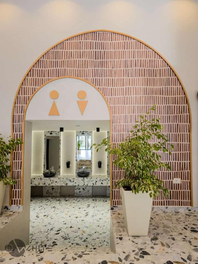 Merar Hotel Golem  Bagian luar foto